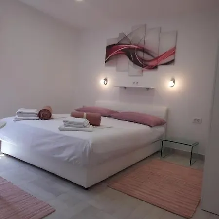 Suho Apartment Komiza