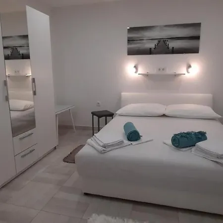 Suho Apartment Komiza